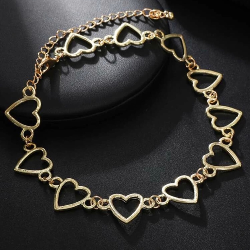 3/$30 💛 All around Heart Choker - Picture 5 of 12